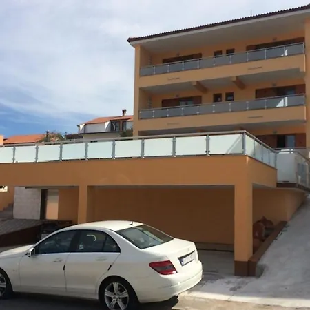 In Mit Gemeinsamem Pool, Terrasse Und Grill Und Panoramablick