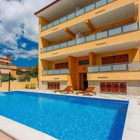 In Mit Gemeinsamem Pool, Terrasse Und Grill Und Panoramablick * נובי ווינודולסקי