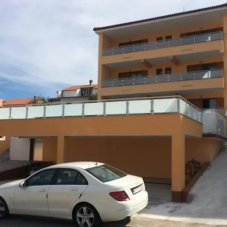 In Mit Gemeinsamem Pool, Terrasse Und Grill Und Panoramablick נובי ווינודולסקי