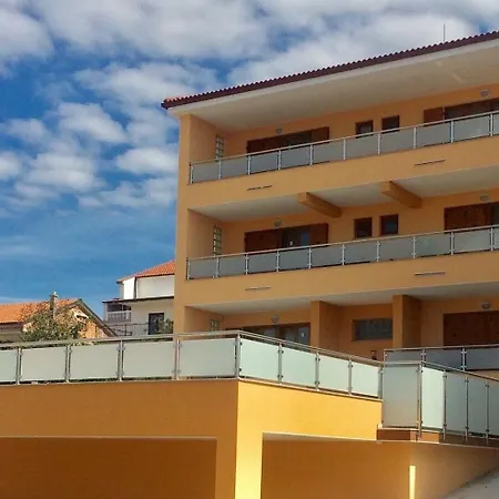 In Mit Gemeinsamem Pool, Terrasse Und Grill Und Panoramablick *