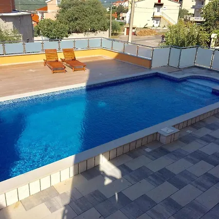 In Mit Gemeinsamem Pool, Terrasse Und Grill Und Panoramablick דירה נובי ווינודולסקי