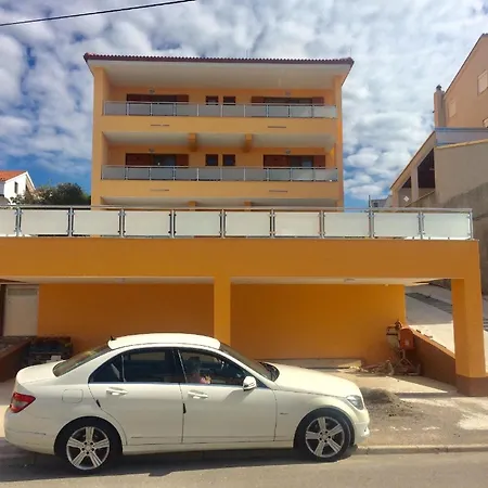 In Mit Gemeinsamem Pool, Terrasse Und Grill Und Panoramablick דירה נובי ווינודולסקי